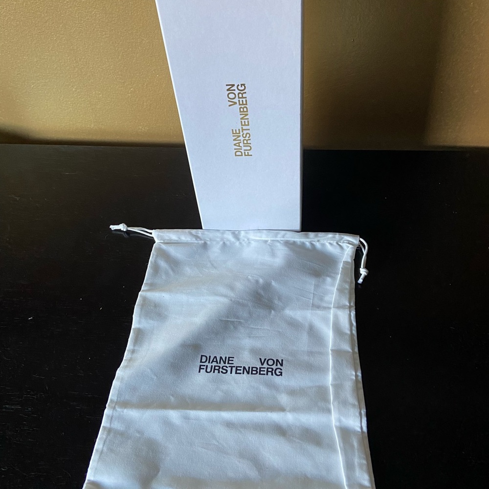 Slim Diane Von Furstenburg shoebox & protective bag